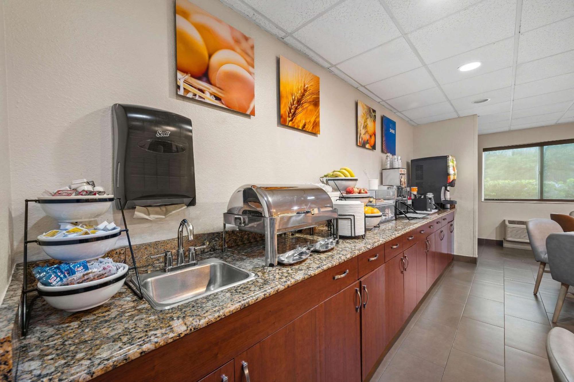 Comfort Inn Fort Myers Northeast Экстерьер фото