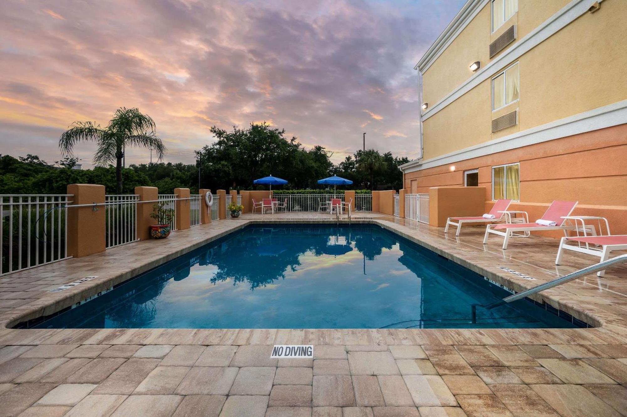 Comfort Inn Fort Myers Northeast Экстерьер фото