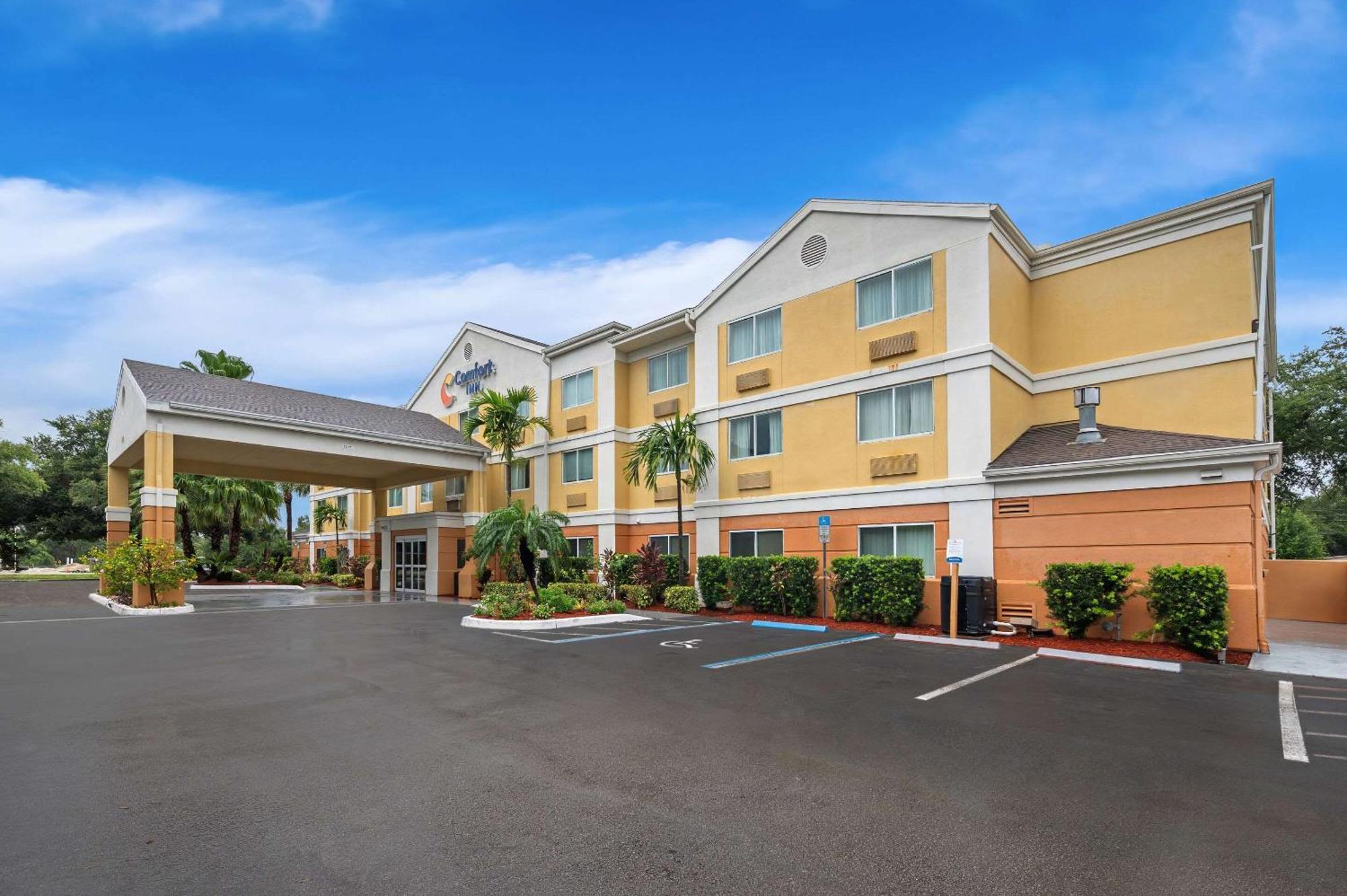 Comfort Inn Fort Myers Northeast Экстерьер фото