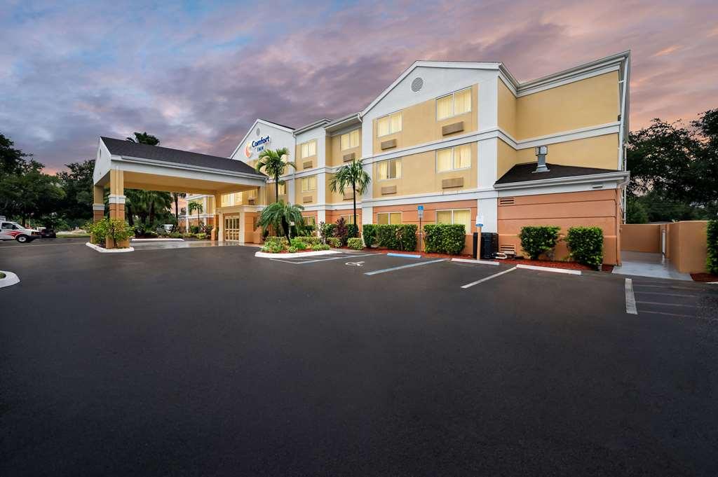 Comfort Inn Fort Myers Northeast Экстерьер фото
