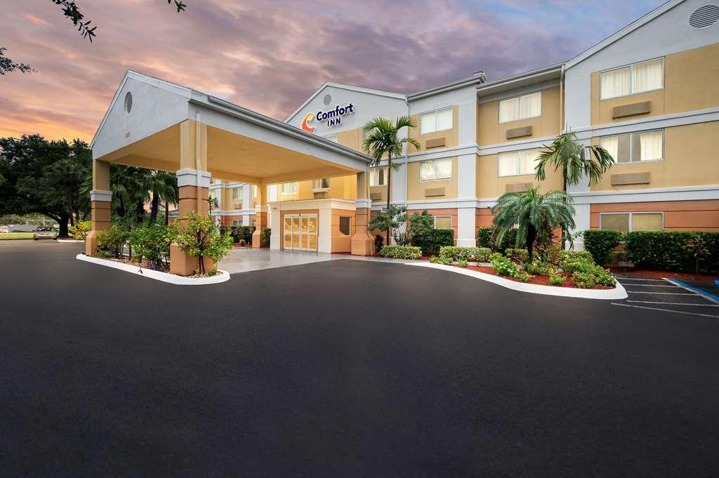 Comfort Inn Fort Myers Northeast Экстерьер фото