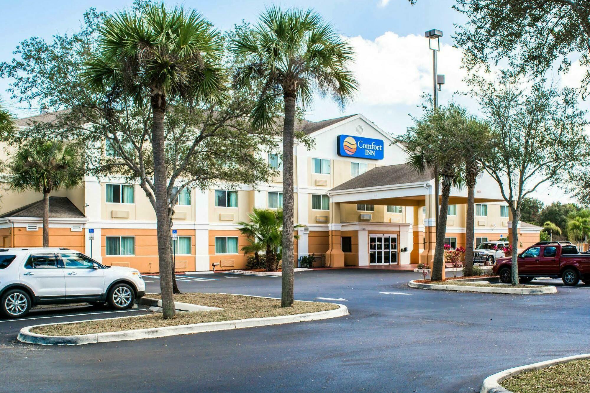 Comfort Inn Fort Myers Northeast Экстерьер фото