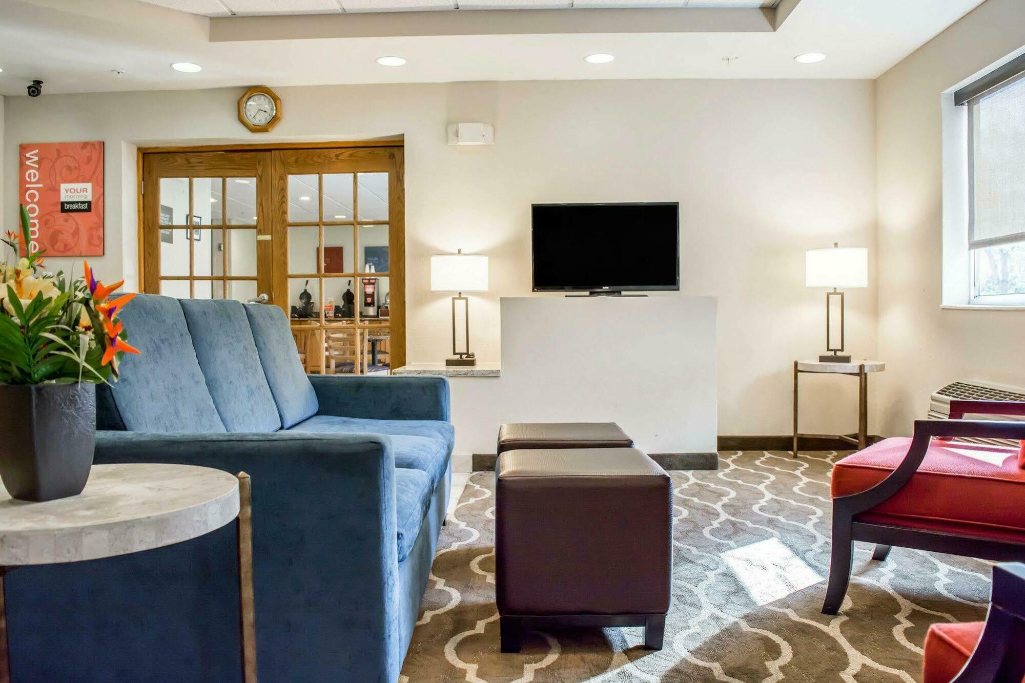 Comfort Inn Fort Myers Northeast Экстерьер фото