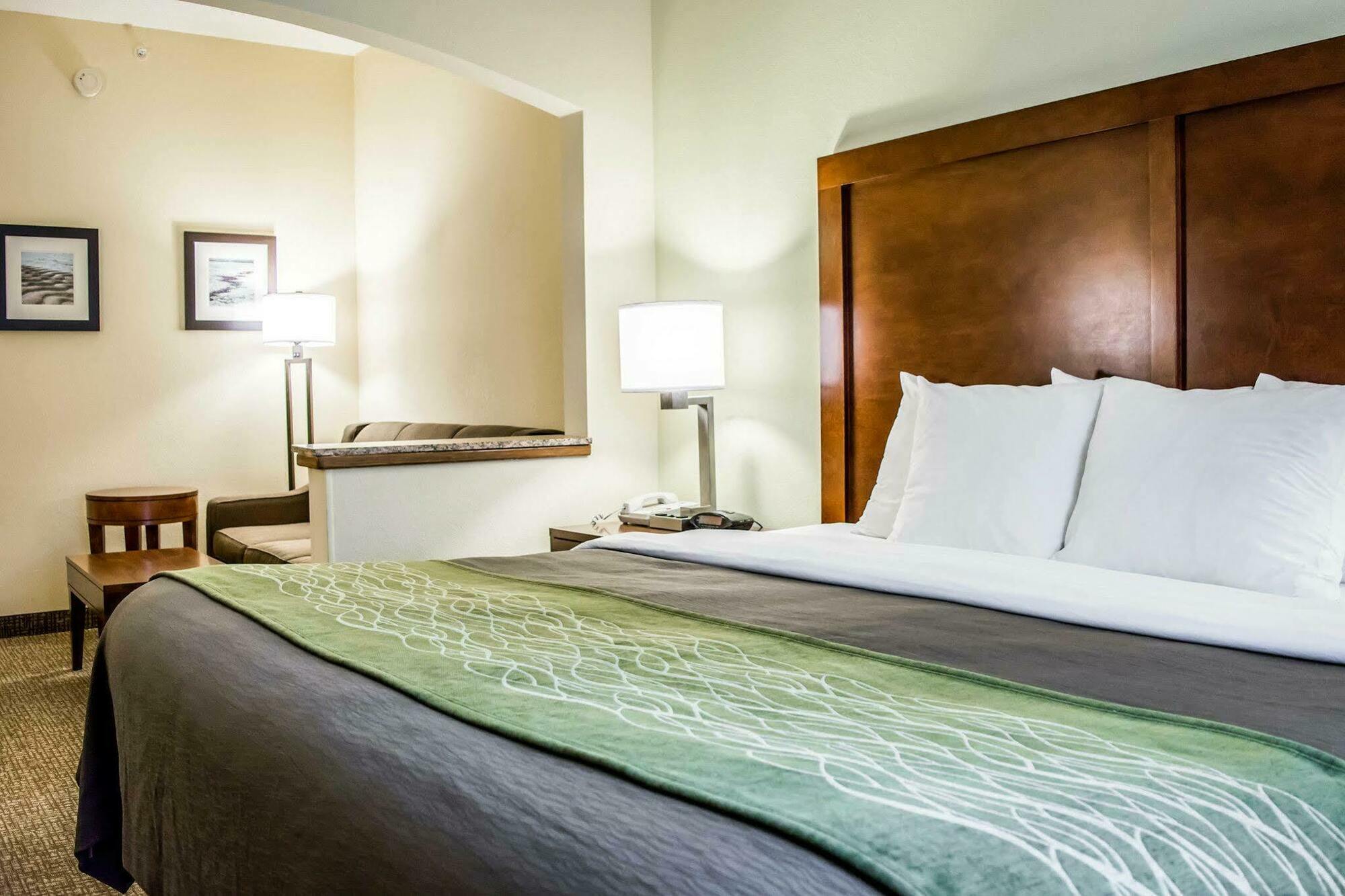 Comfort Inn Fort Myers Northeast Экстерьер фото
